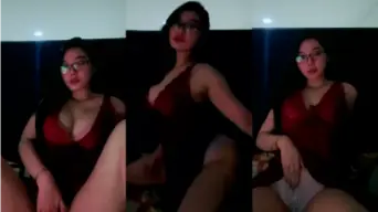 Kak Lia Elus Meki dan Toket Video by PornOne